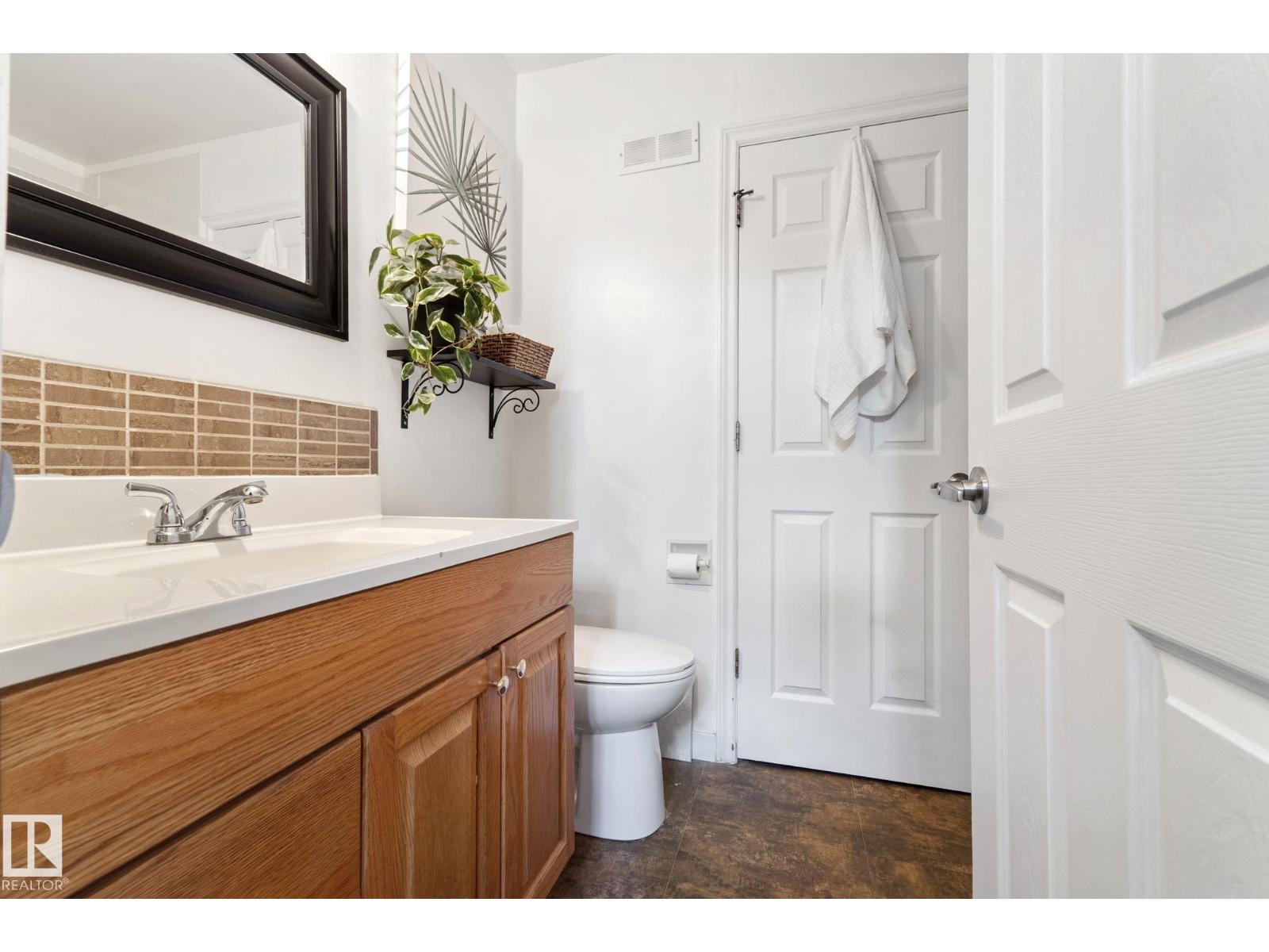 12210 92 ST NW - 22