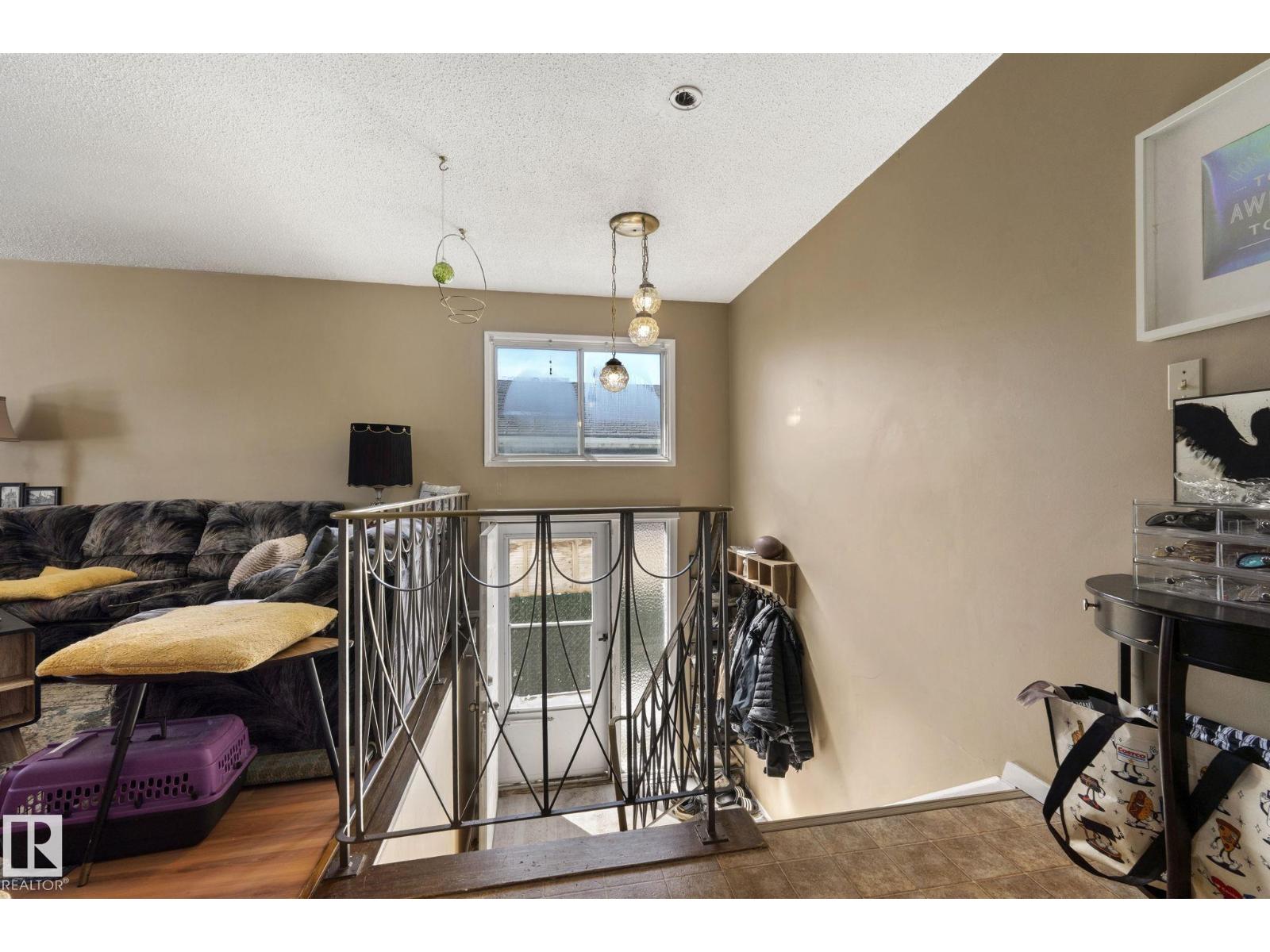 12210 92 ST NW - 48