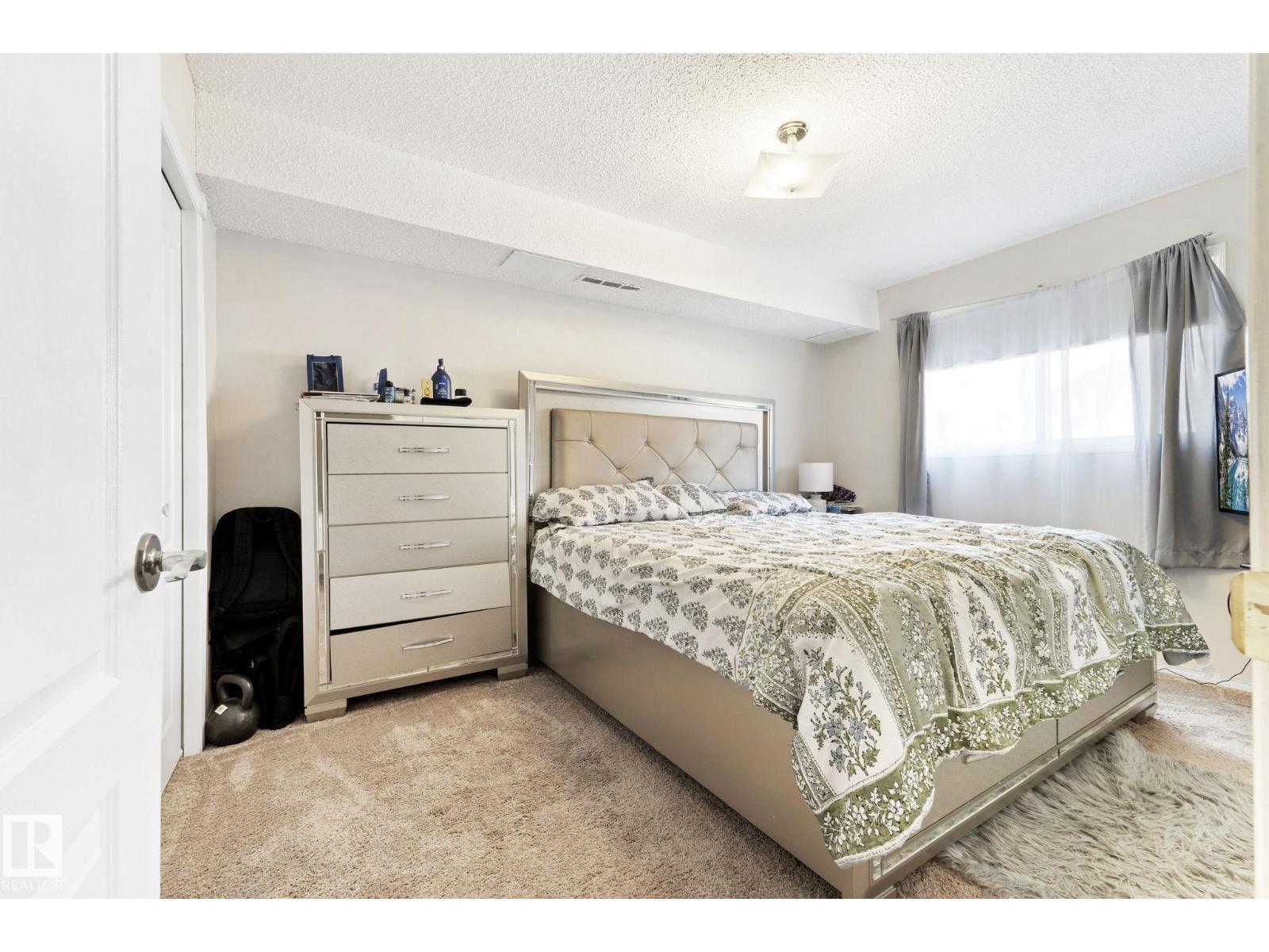 12210 92 ST NW - 33