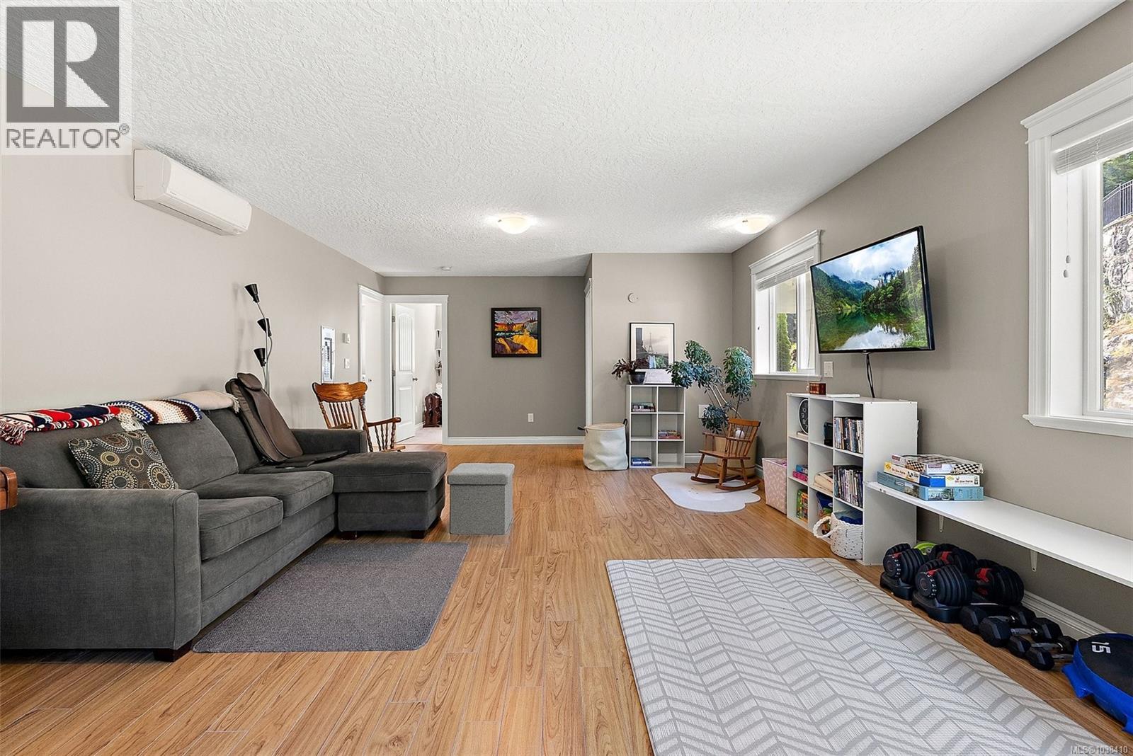 1998 Hawkins Pl, Highlands