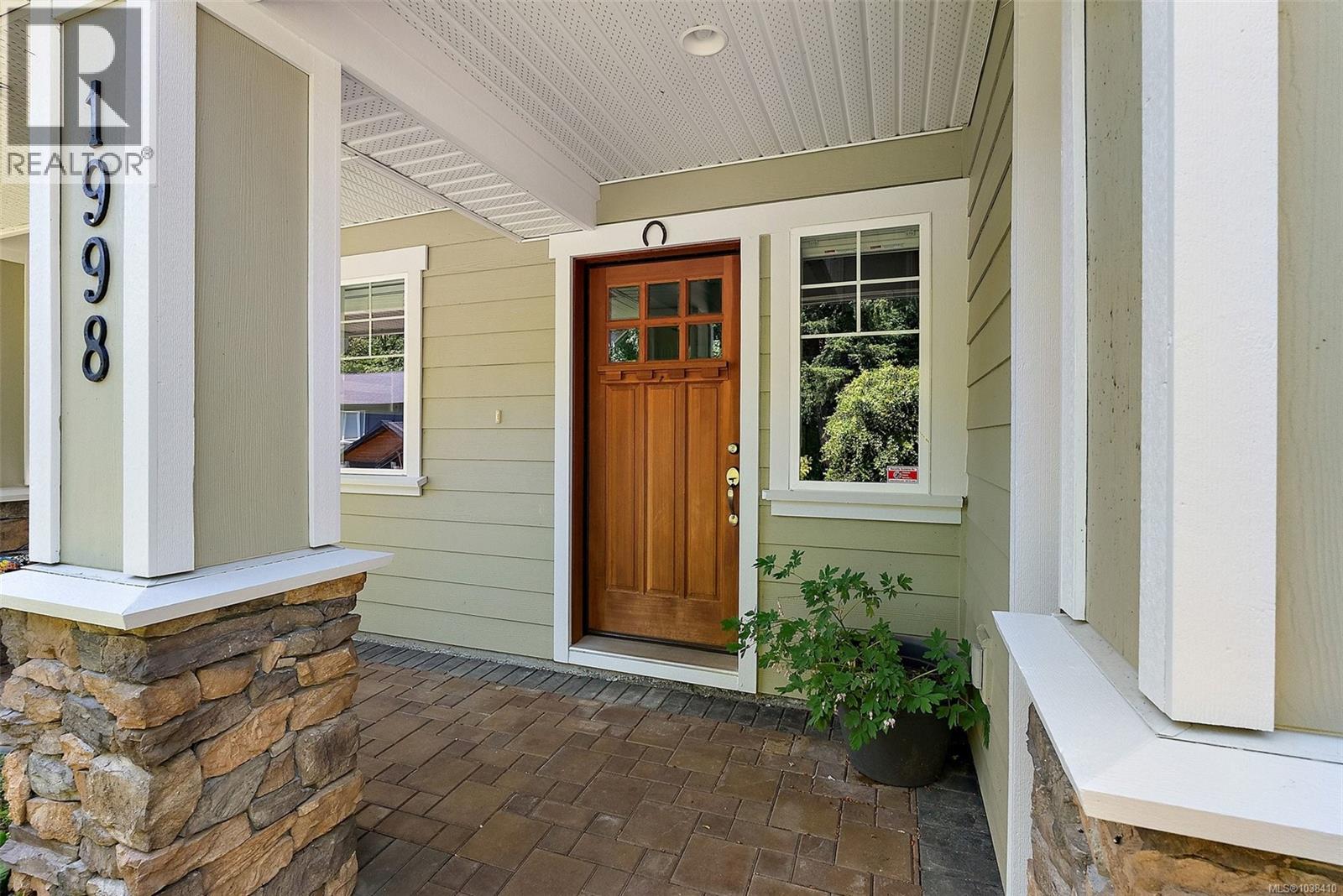 1998 Hawkins Pl, Highlands