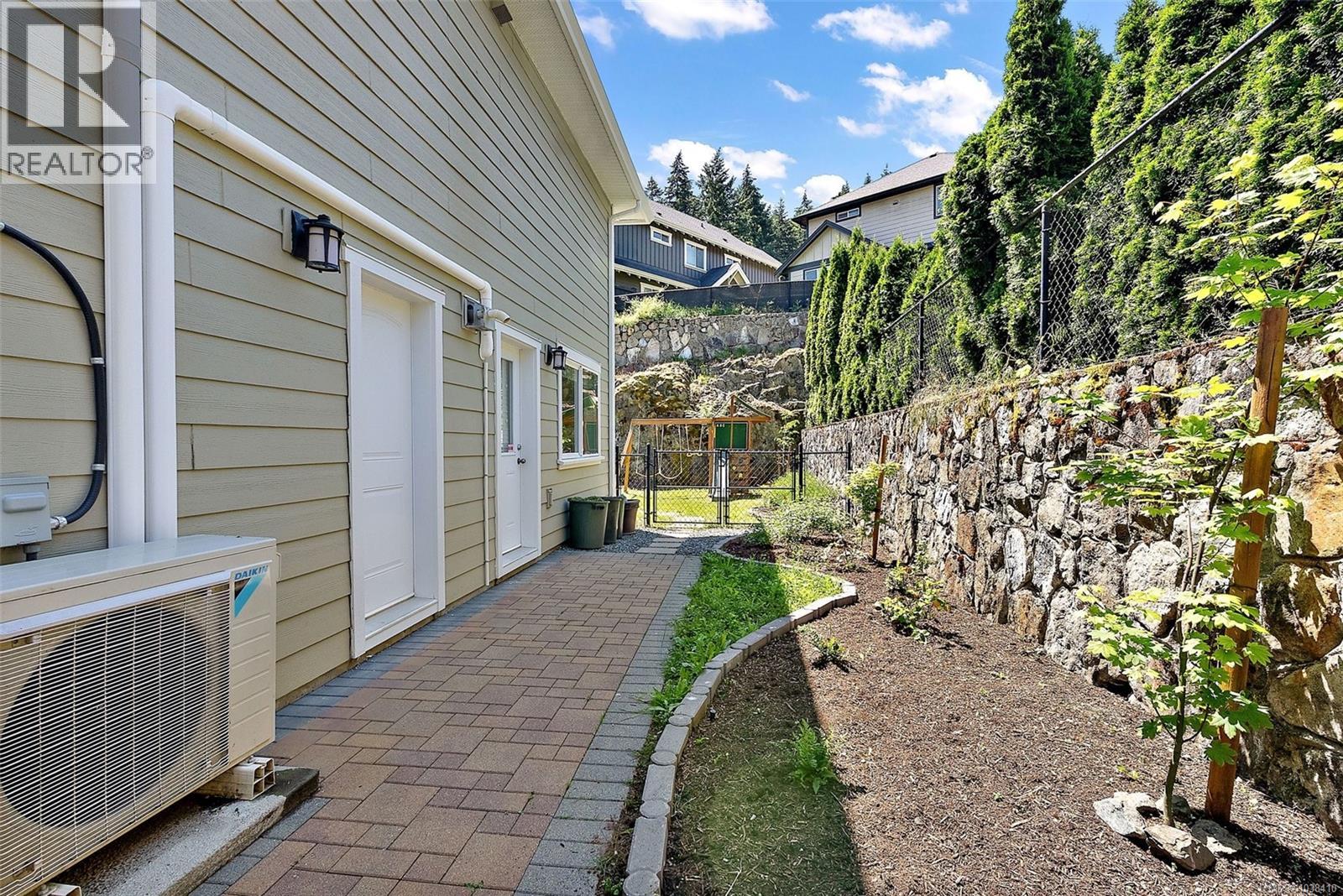 1998 Hawkins Pl, Highlands