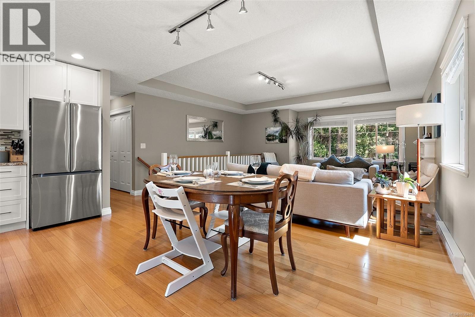 1998 Hawkins Pl, Highlands