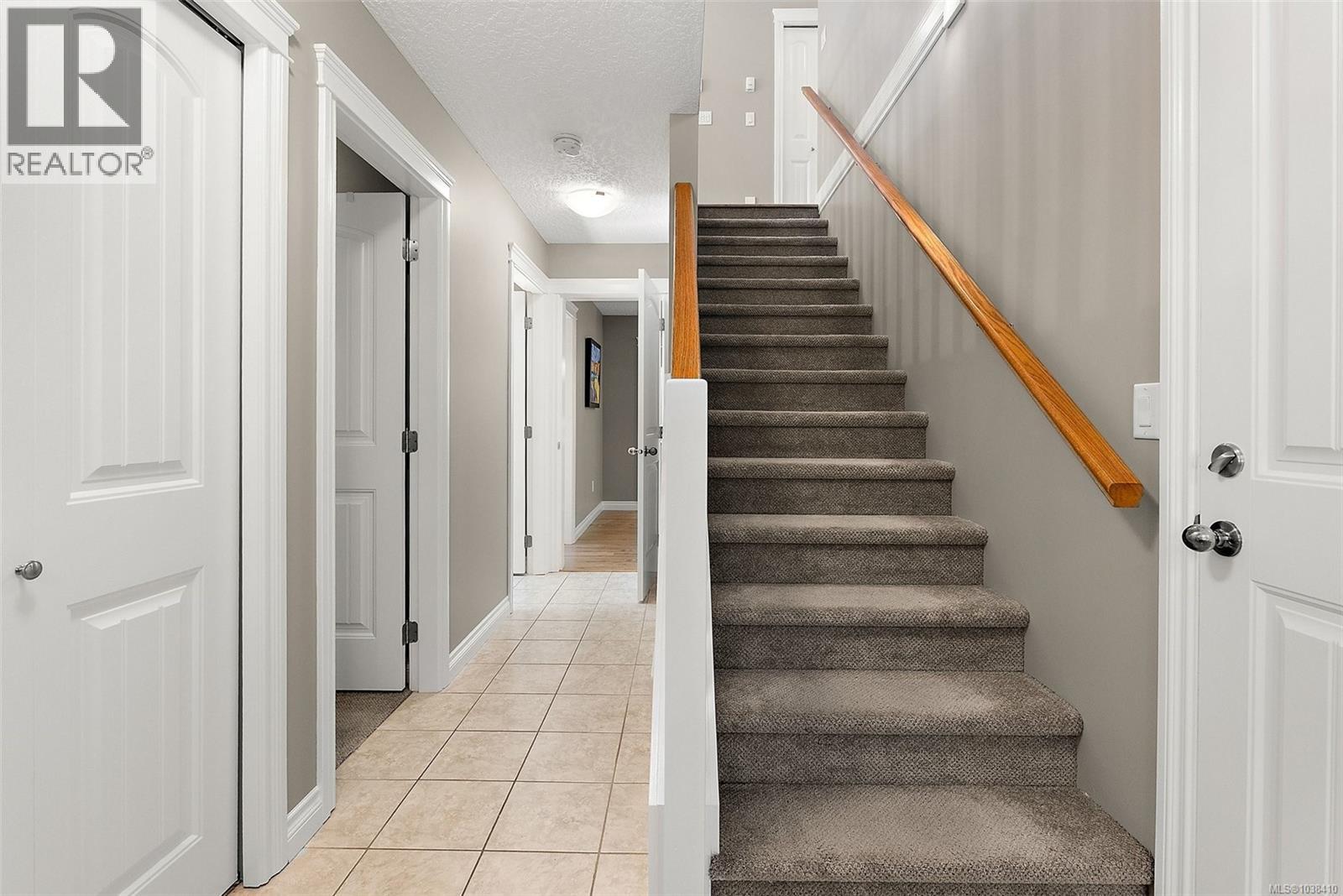 1998 Hawkins Pl, Highlands