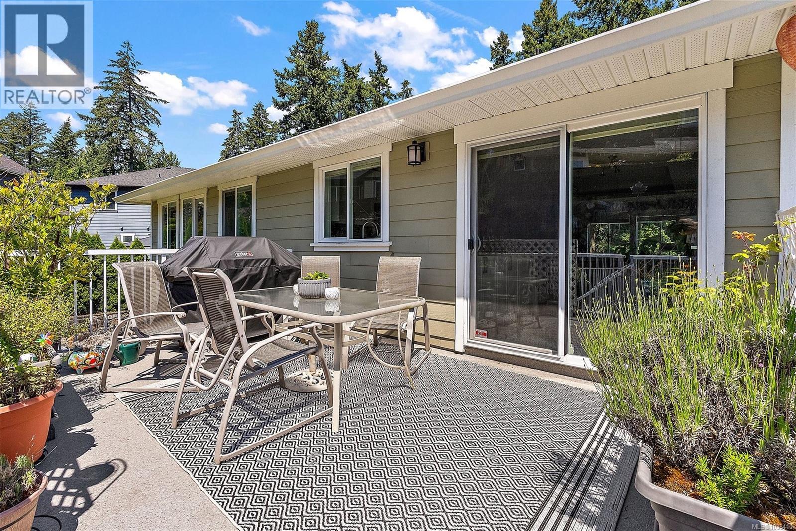 1998 Hawkins Pl, Highlands