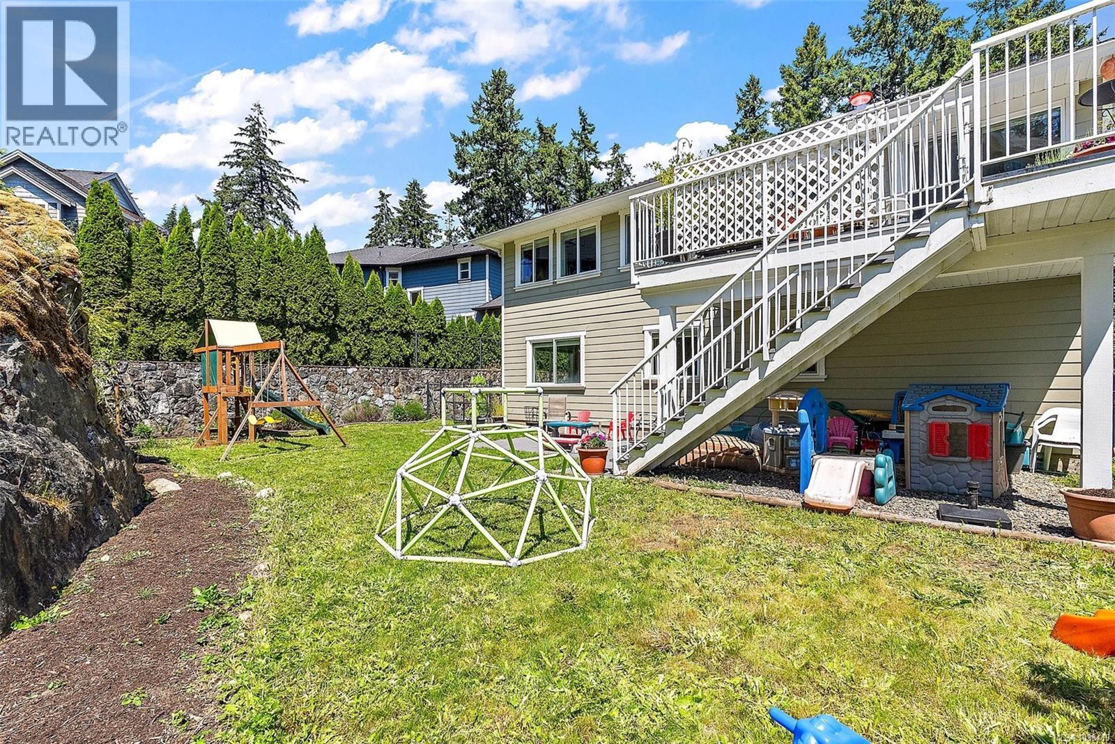 1998 Hawkins Pl, Highlands