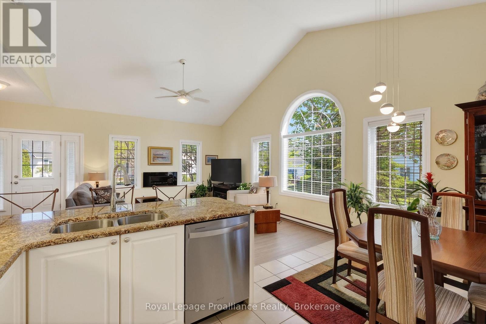 #402 325 DENSMORE ROAD - 19