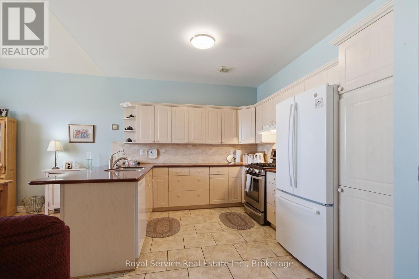 761 PRINCE OF WALES DRIVE - 12