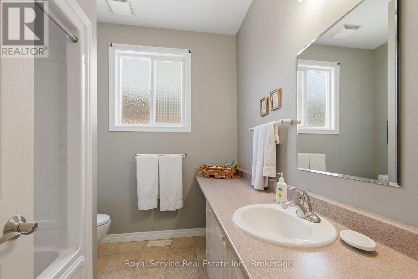 761 PRINCE OF WALES DRIVE - 9