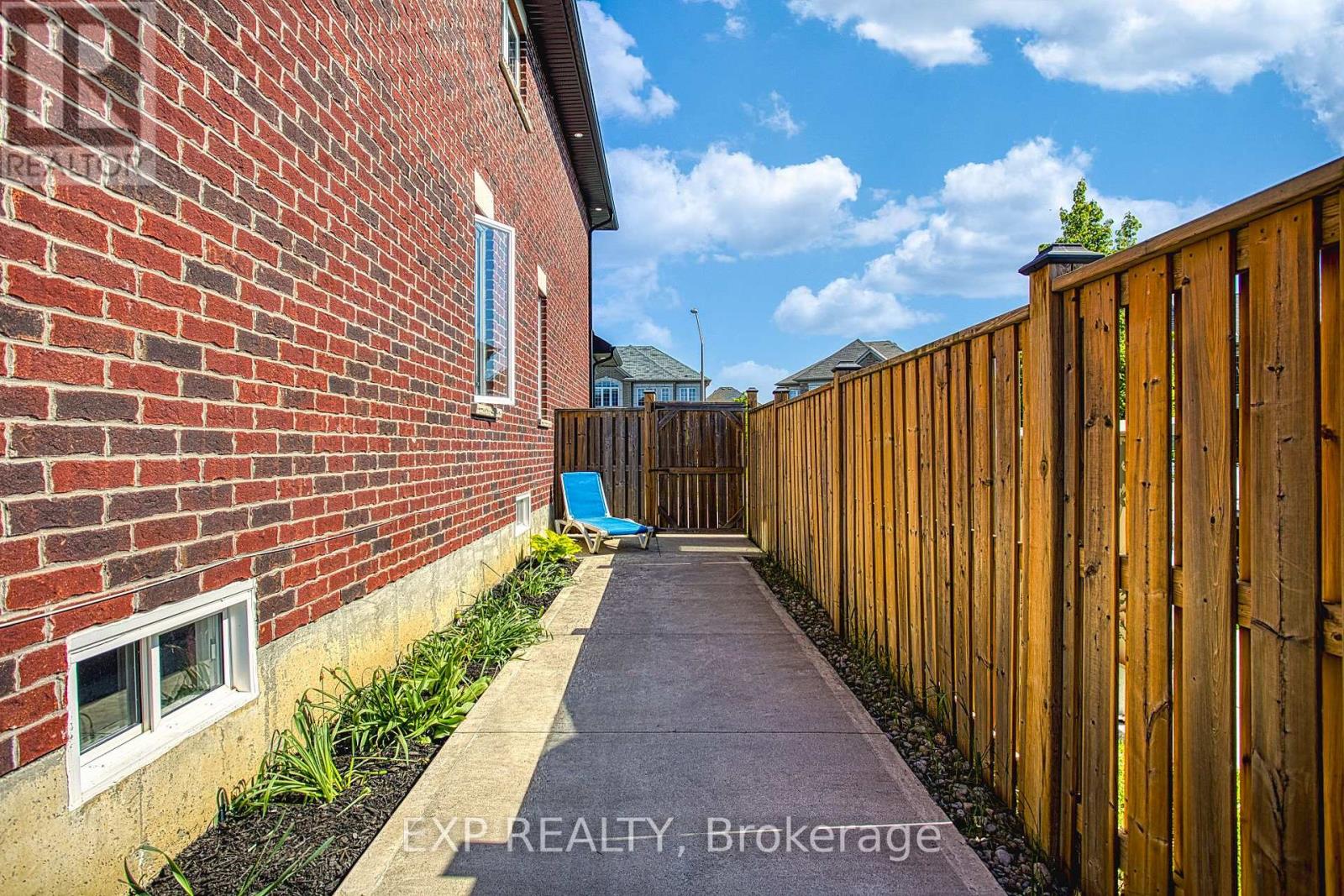 17 NARBONNE CRESCENT - 32