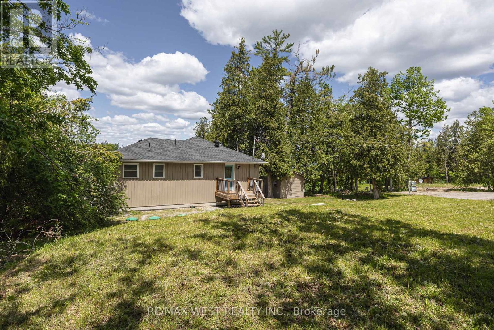 15 MANCHESTER TRAIL - Image 3