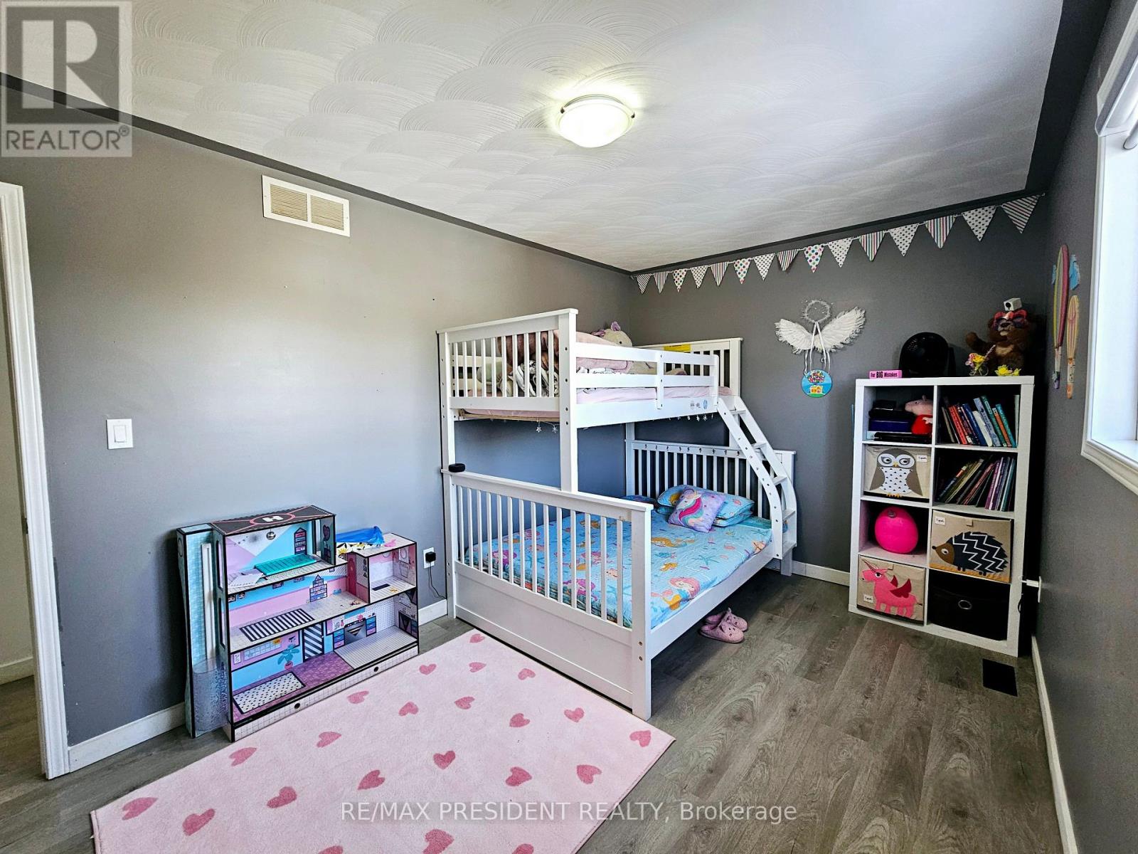 32 ALGONQUIN ROAD - 17