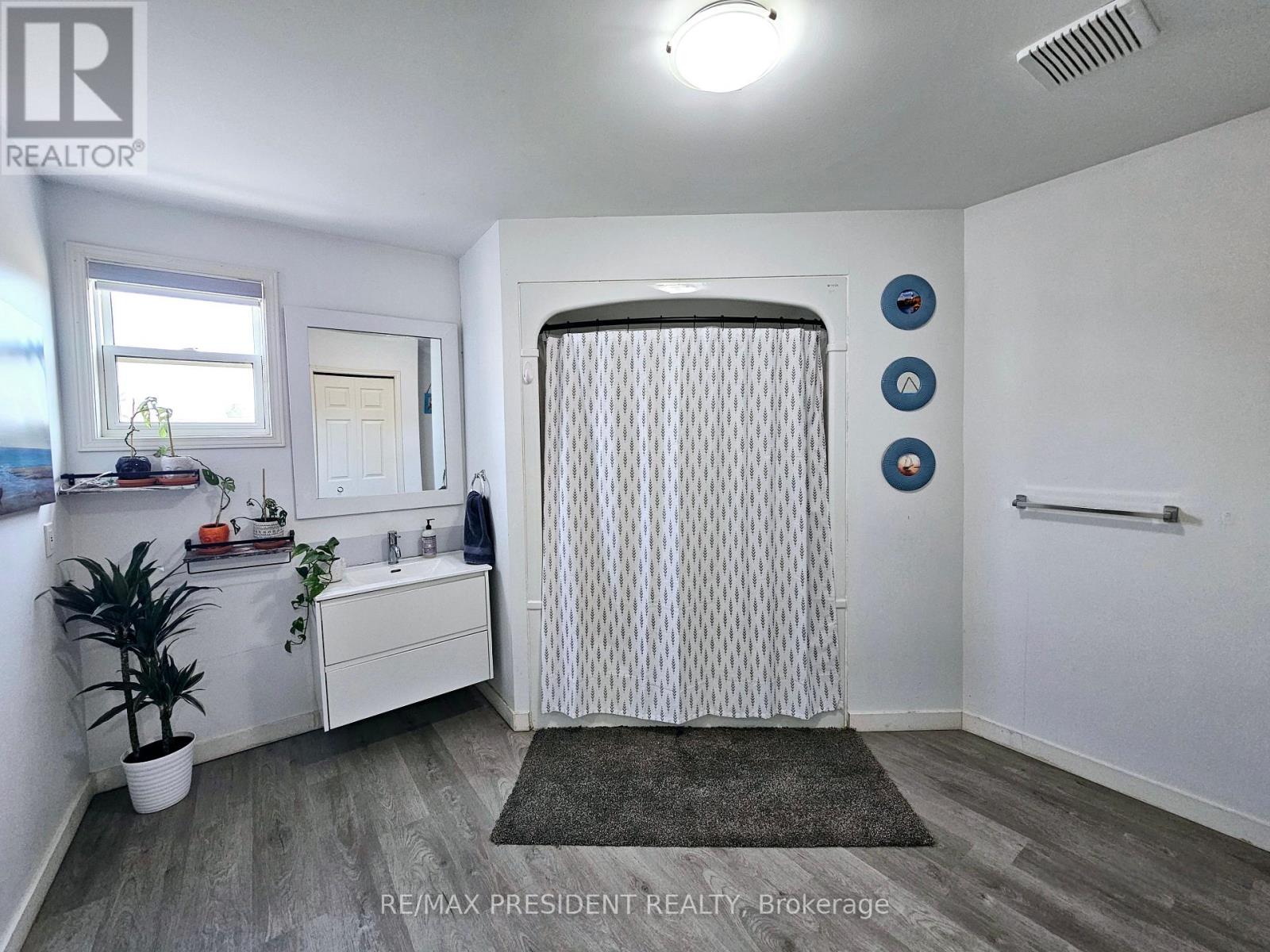 32 ALGONQUIN ROAD - 19