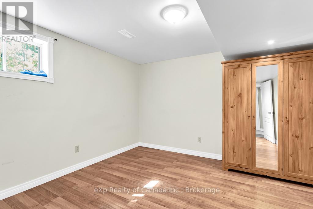 468 FAIRGROUND ROAD - 45