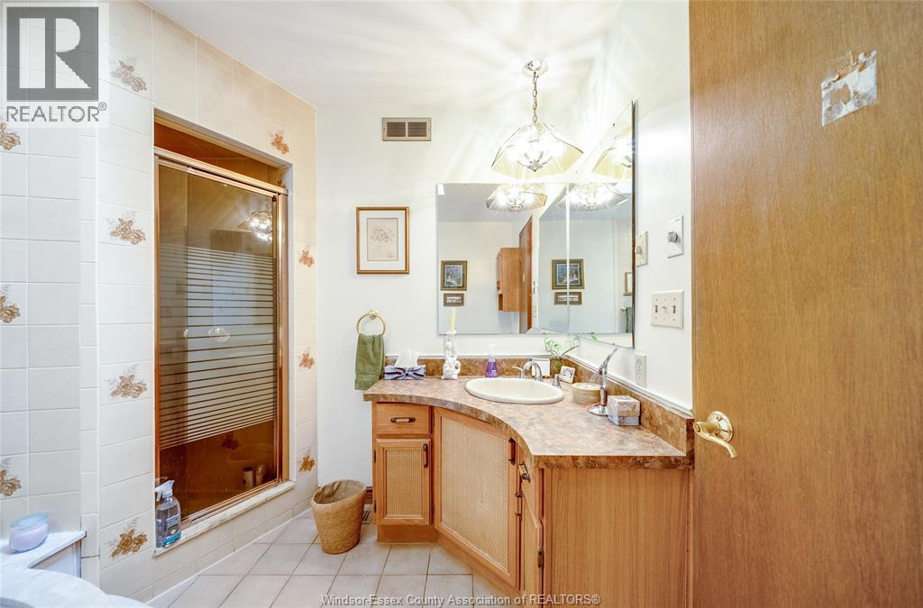 468 AMBERLY - 33