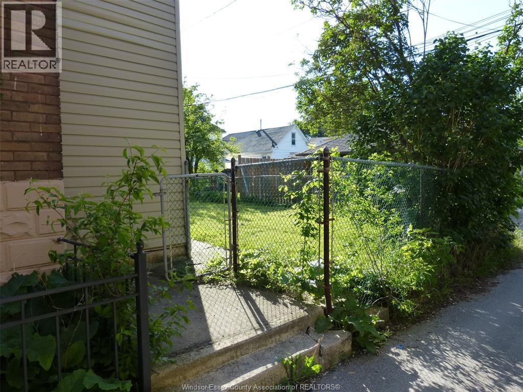 1140 GILES BOULEVARD East - 3