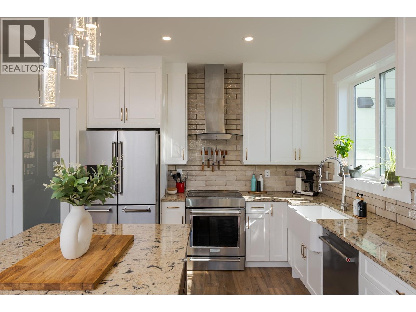 Photo 10 of 41 — 3367 MUNRO WAY · Prince George, BC