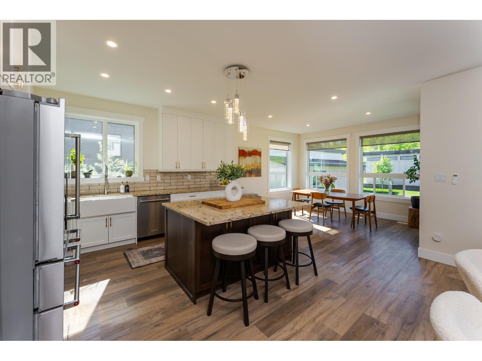 Photo 8 of 41 — 3367 MUNRO WAY · Prince George, BC
