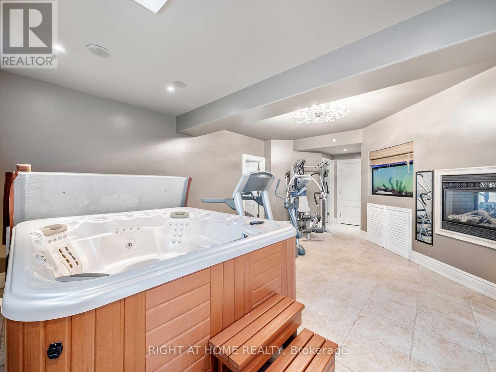 100 ROCMARY PLACE - 34