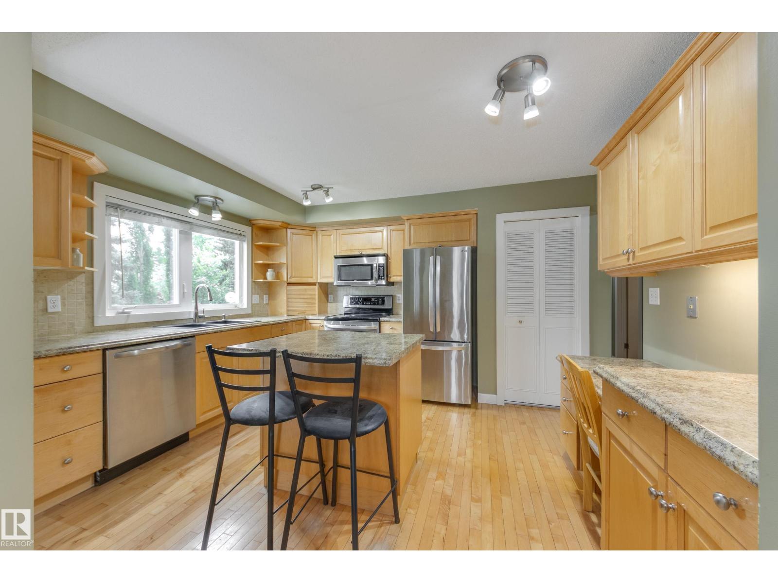 36 FENWICK CR — photo 10