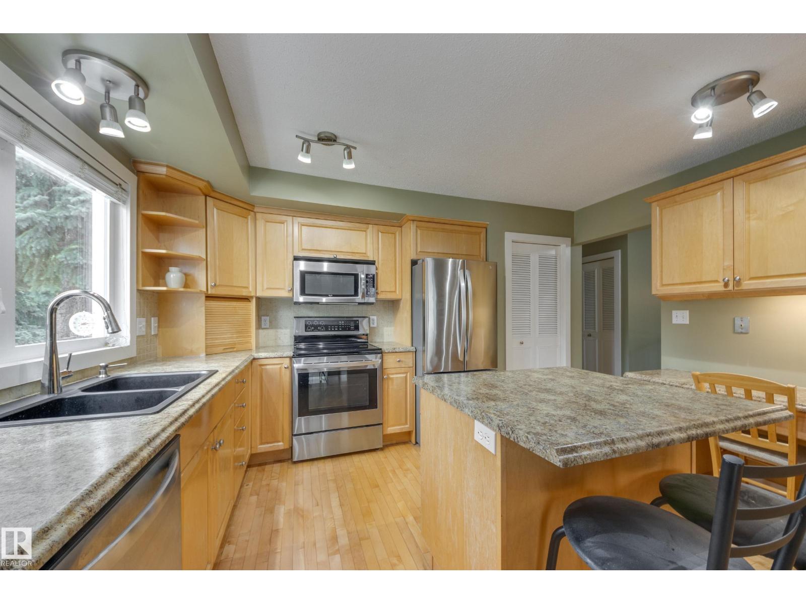 36 FENWICK CR — photo 11