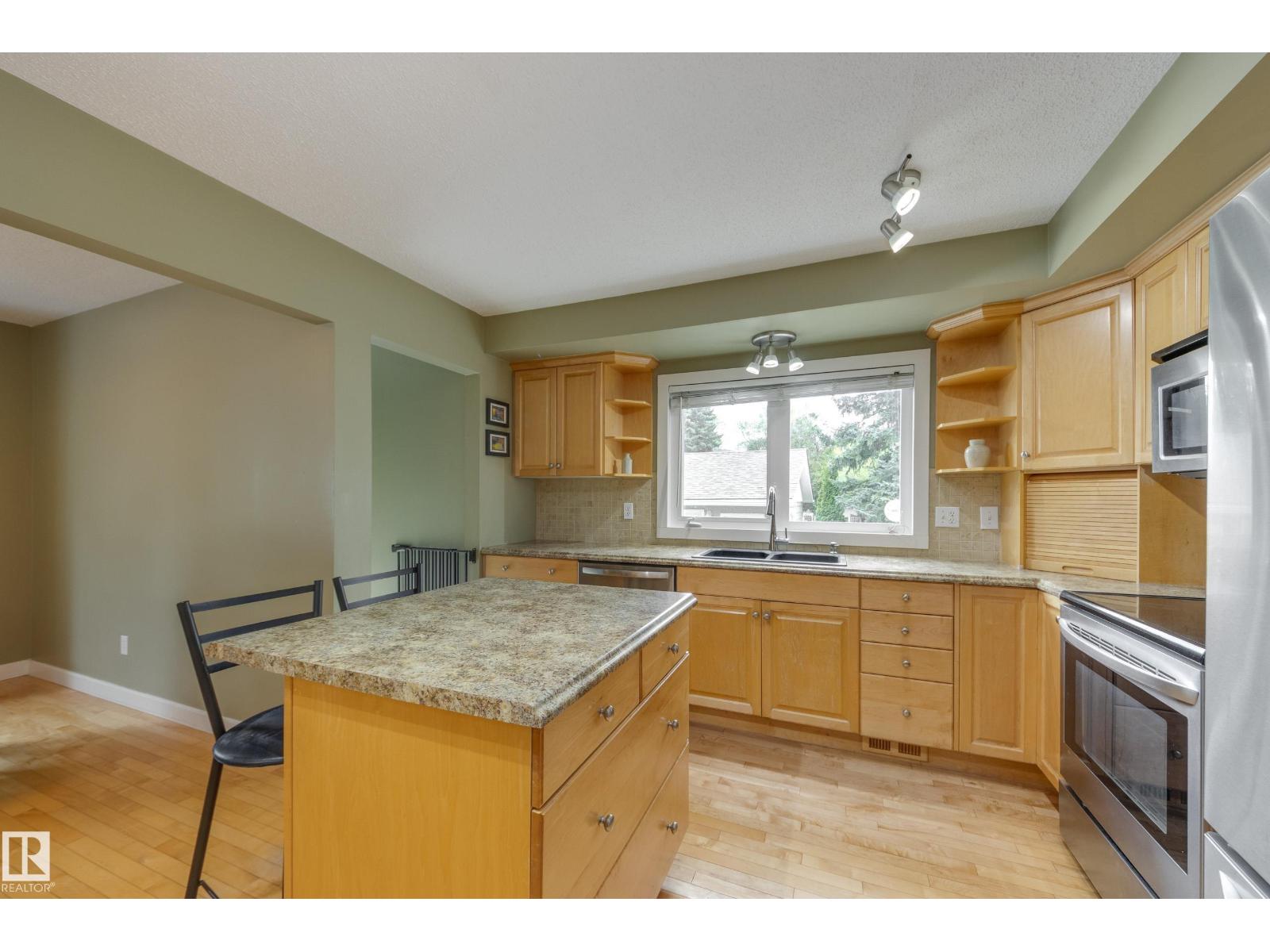 36 FENWICK CR — photo 13