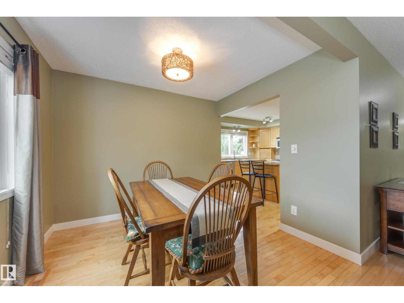 36 FENWICK CR — photo 9