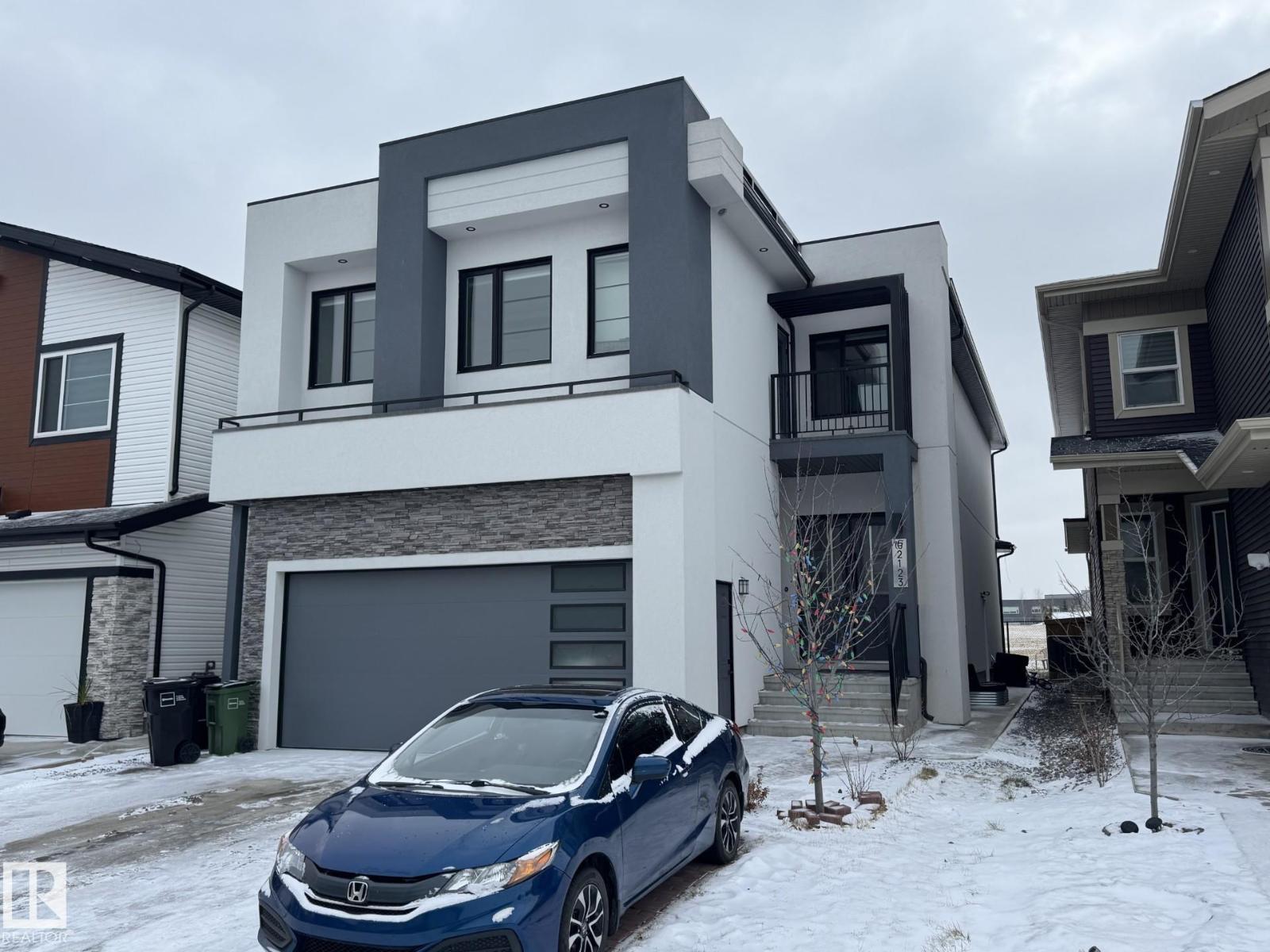 2123 18 AV NW