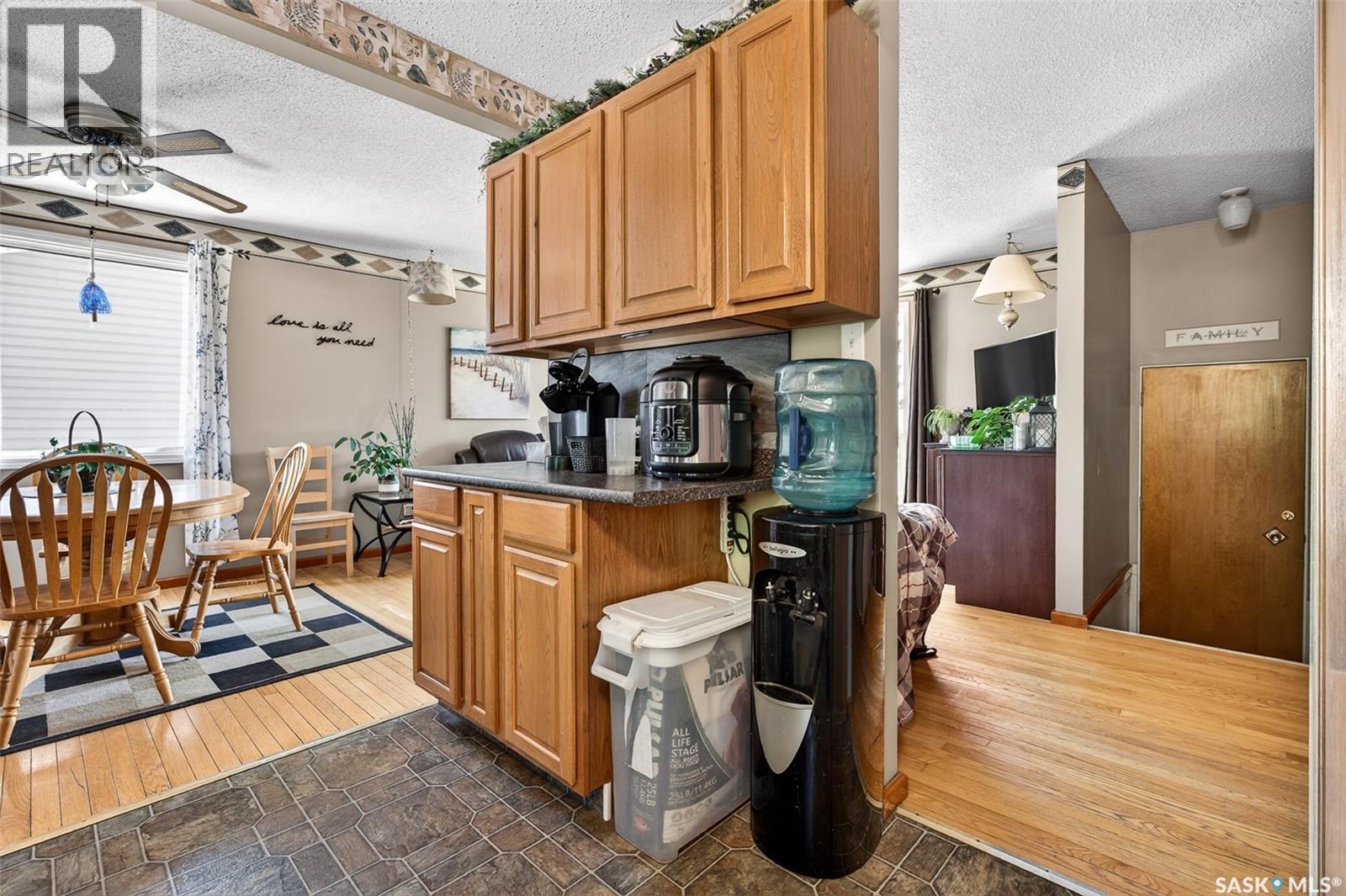 1050 Simcoe STREET - 16