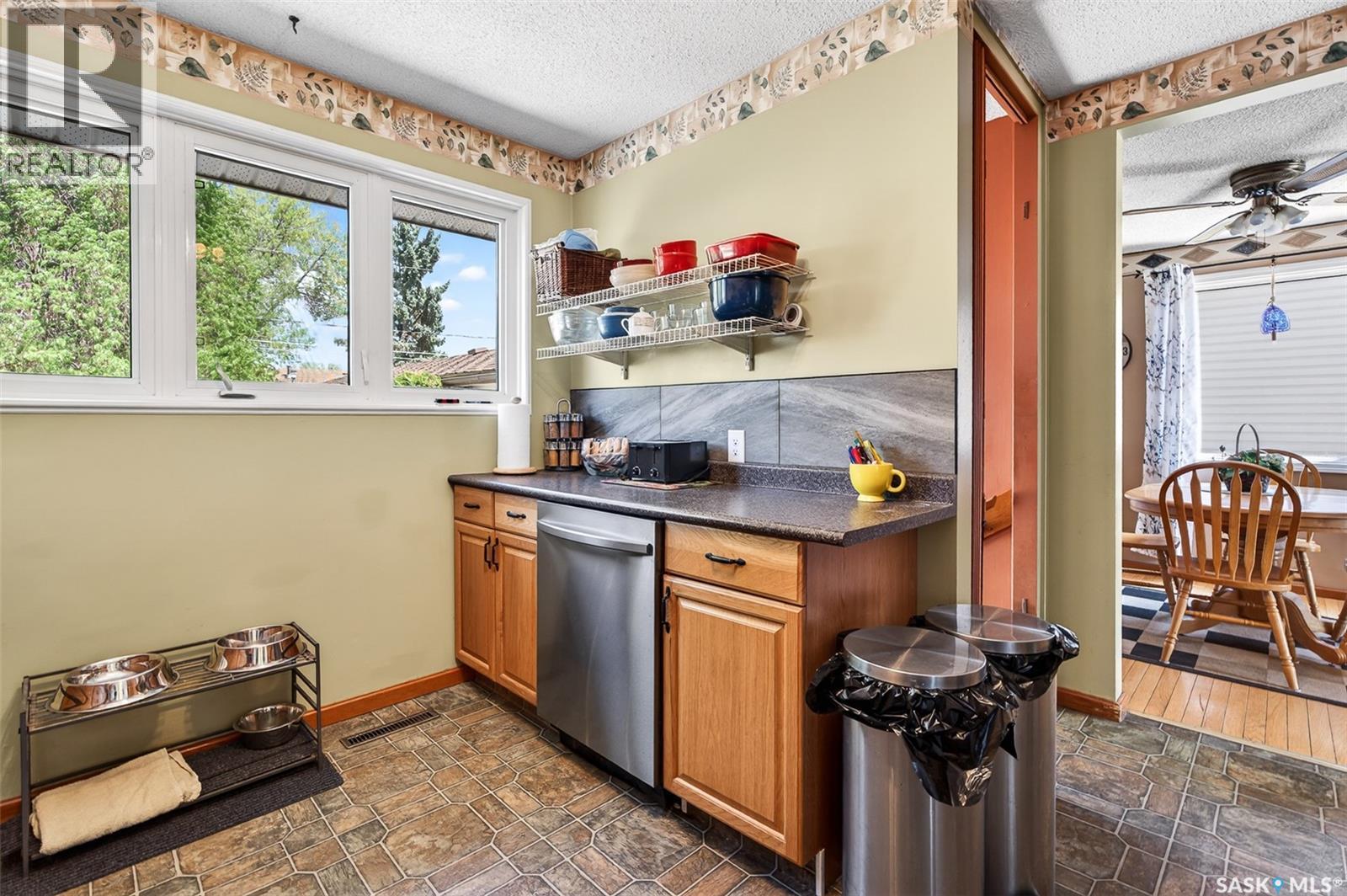 1050 Simcoe STREET - 19