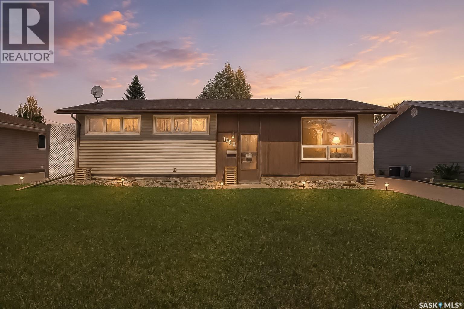 1050 Simcoe STREET - Image 2
