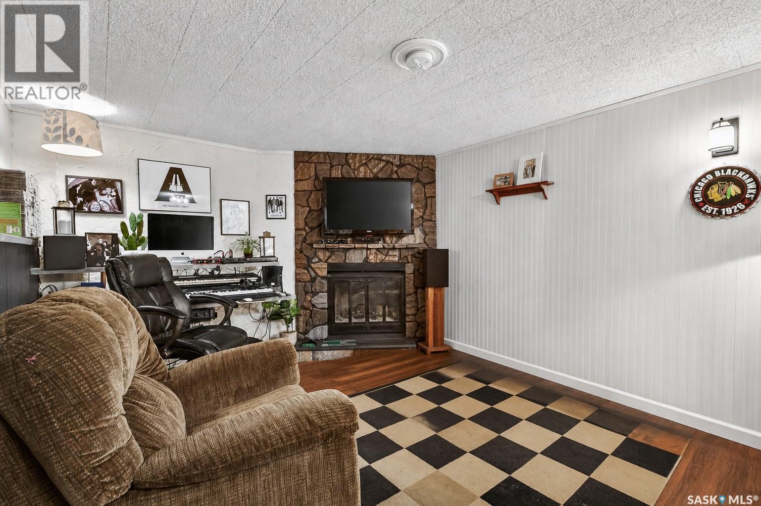 1050 Simcoe STREET - 35
