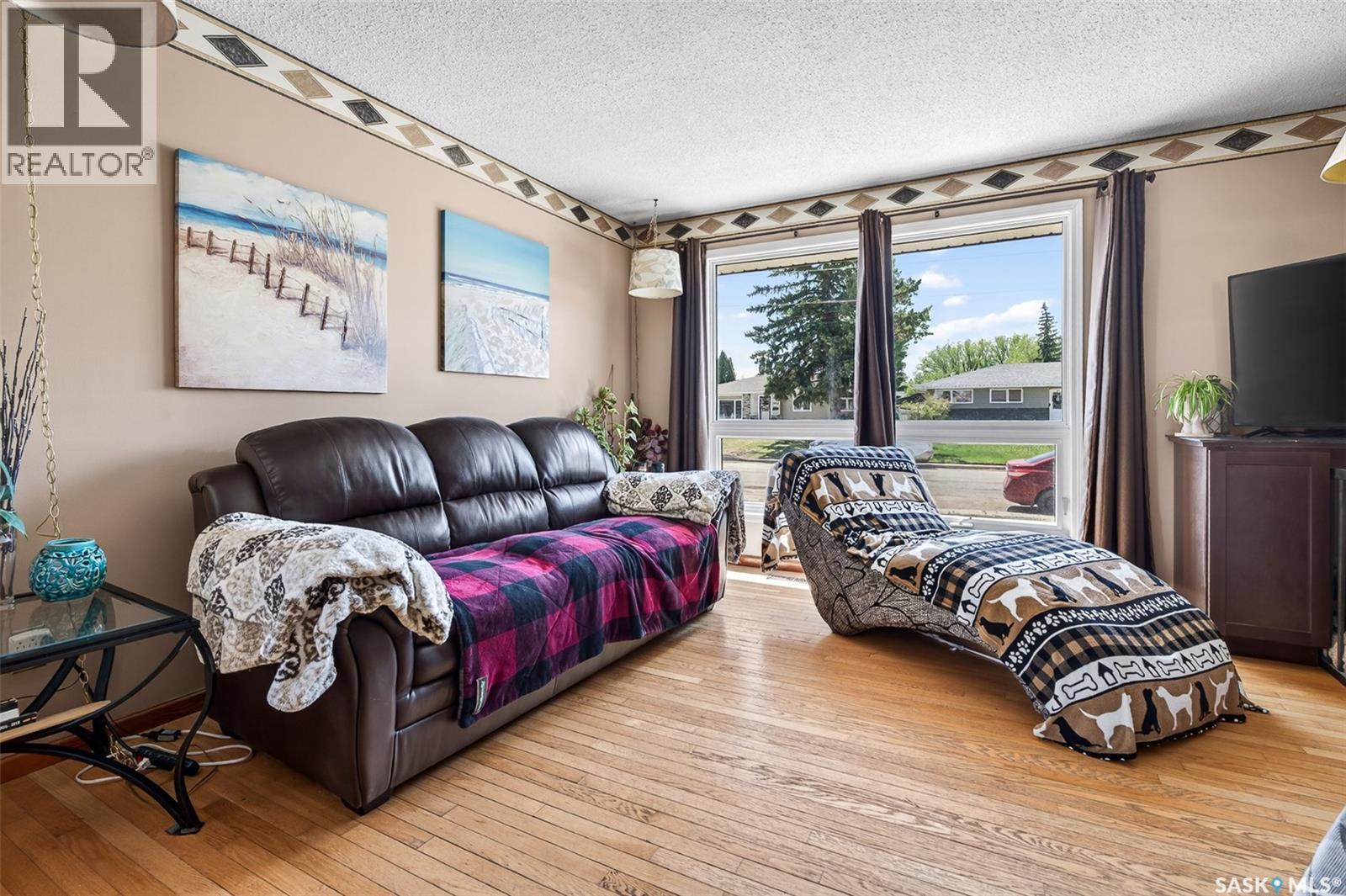 1050 Simcoe STREET - 4