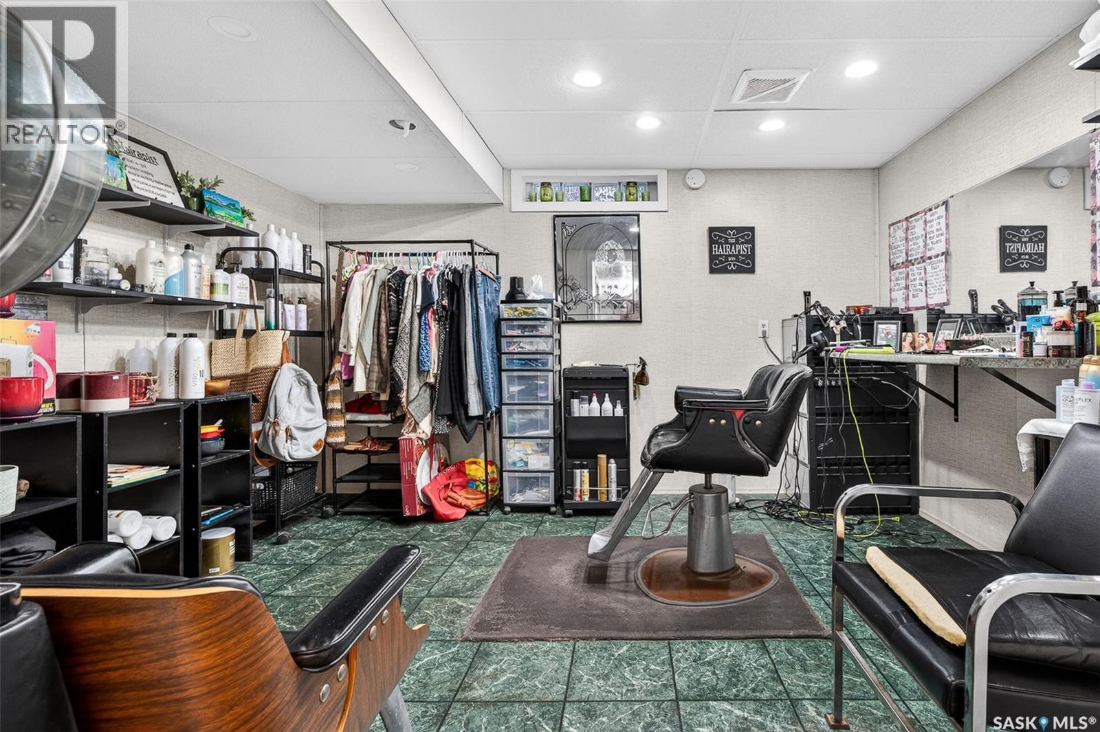 1050 Simcoe STREET - 45
