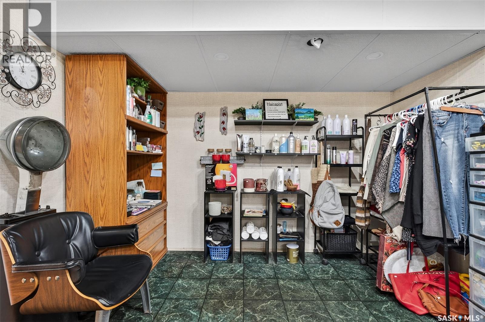 1050 Simcoe STREET - 47