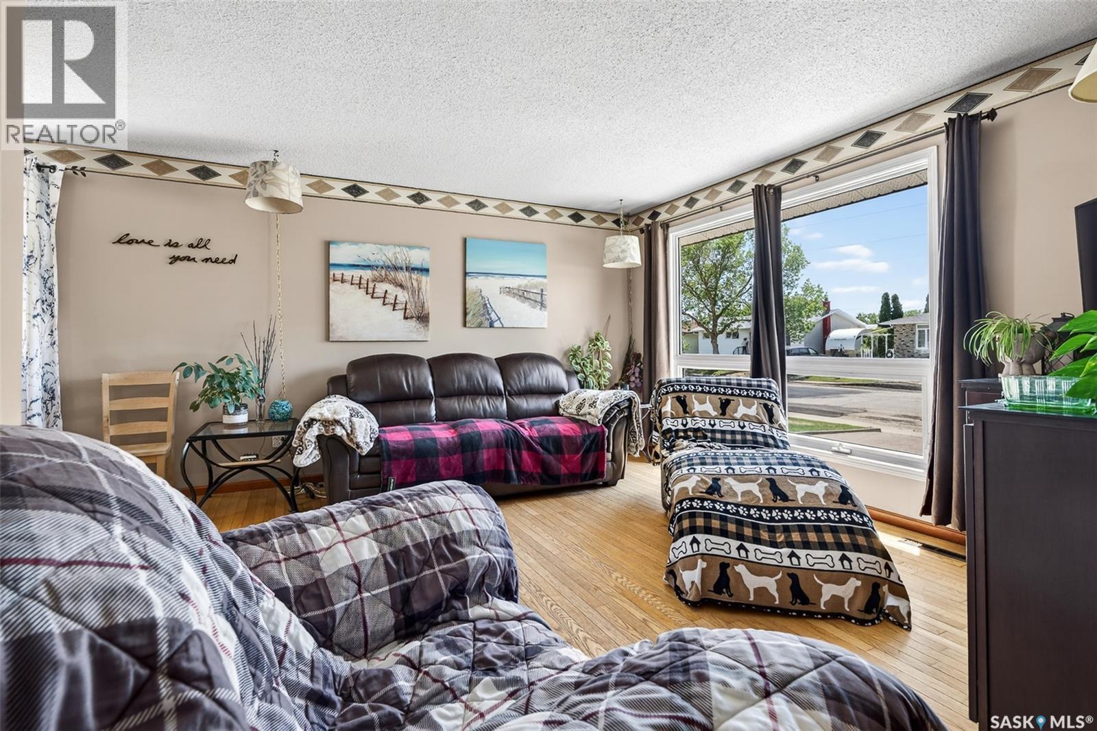 1050 Simcoe STREET - 5