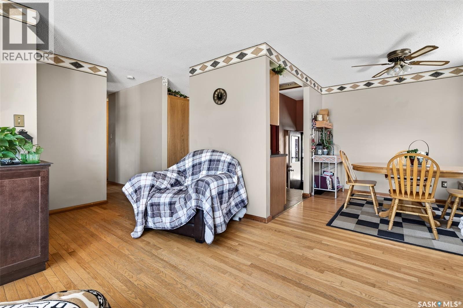 1050 Simcoe STREET - 8