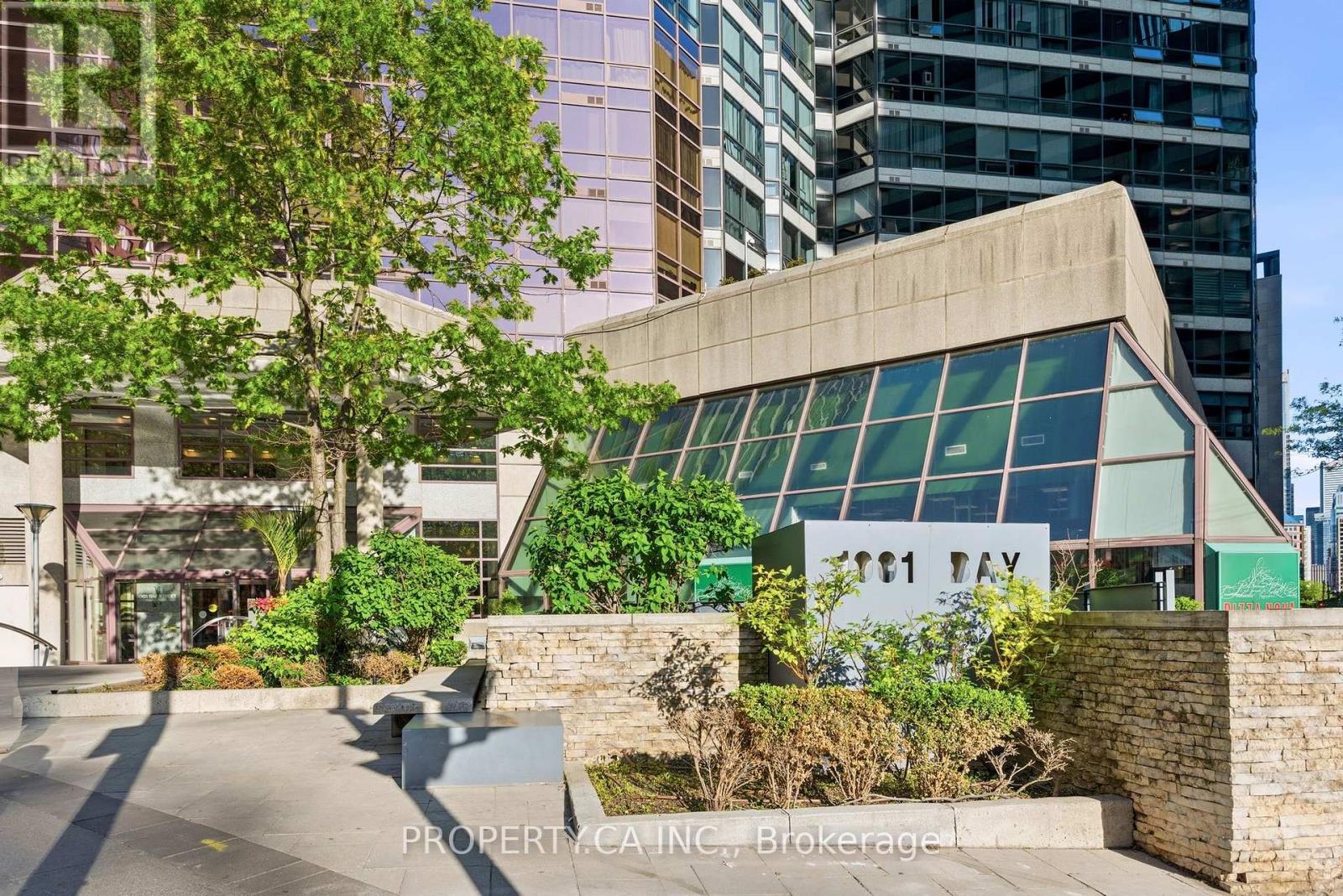 #2101 1001 BAY STREET - 34
