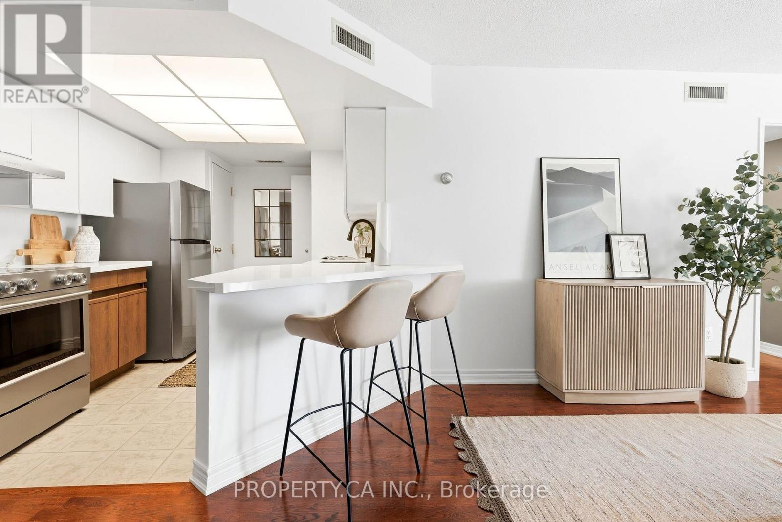 #2101 1001 BAY STREET - 7