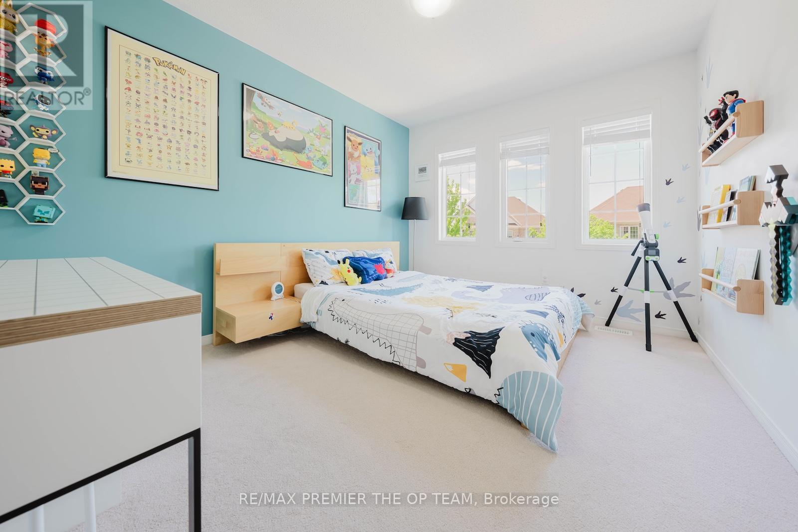29 MANORDALE CRESCENT - 25
