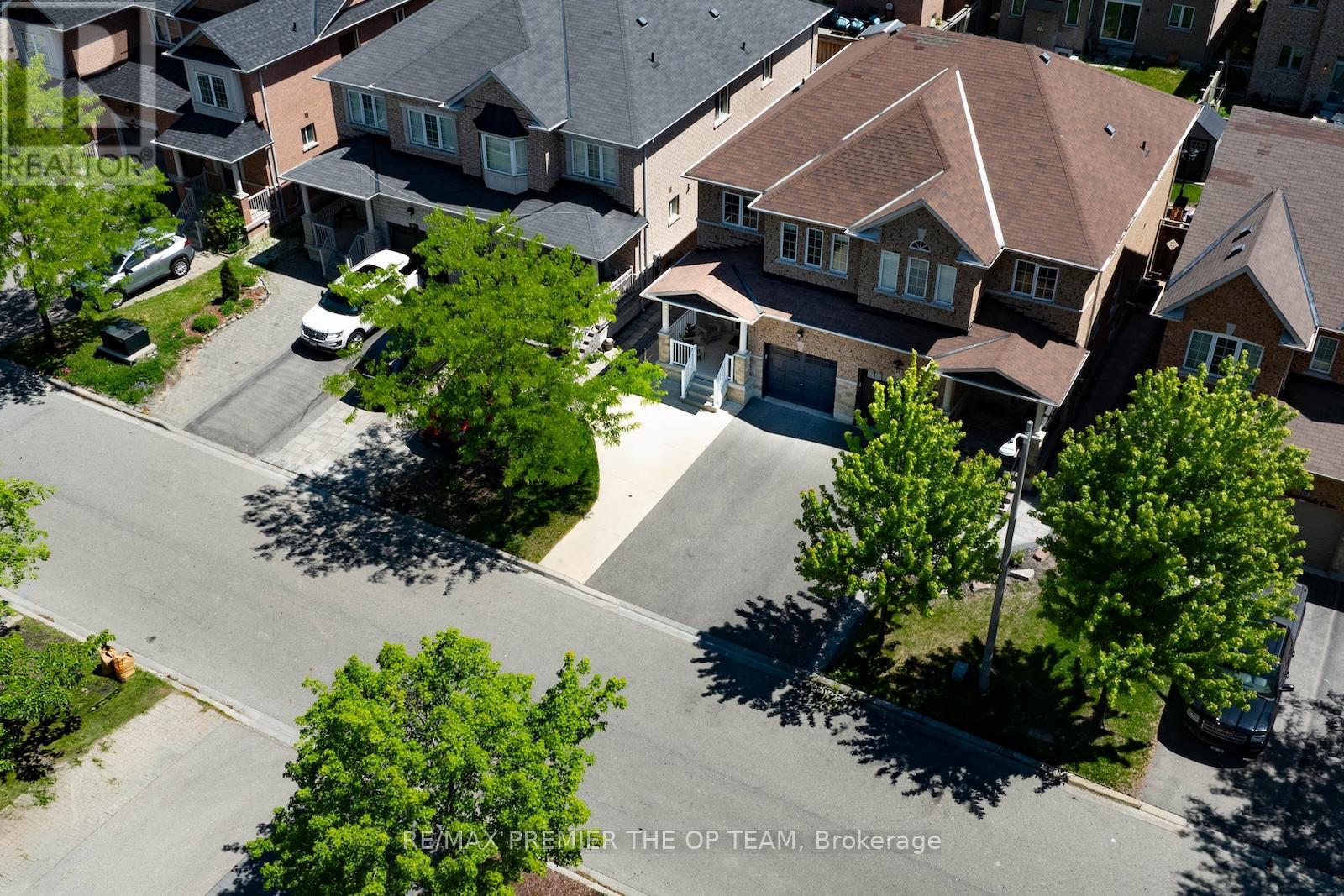 29 MANORDALE CRESCENT - 3