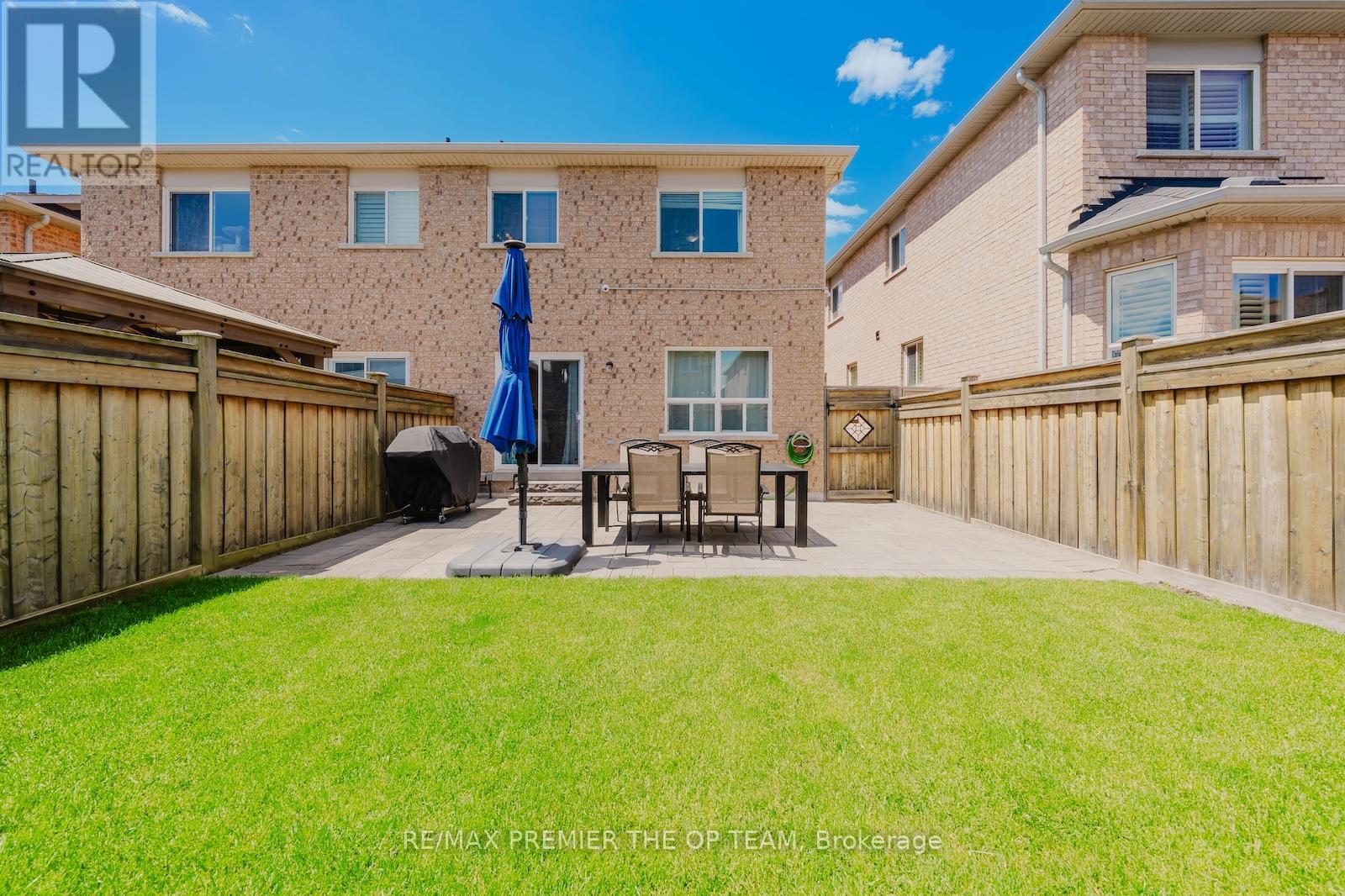 29 MANORDALE CRESCENT - 34