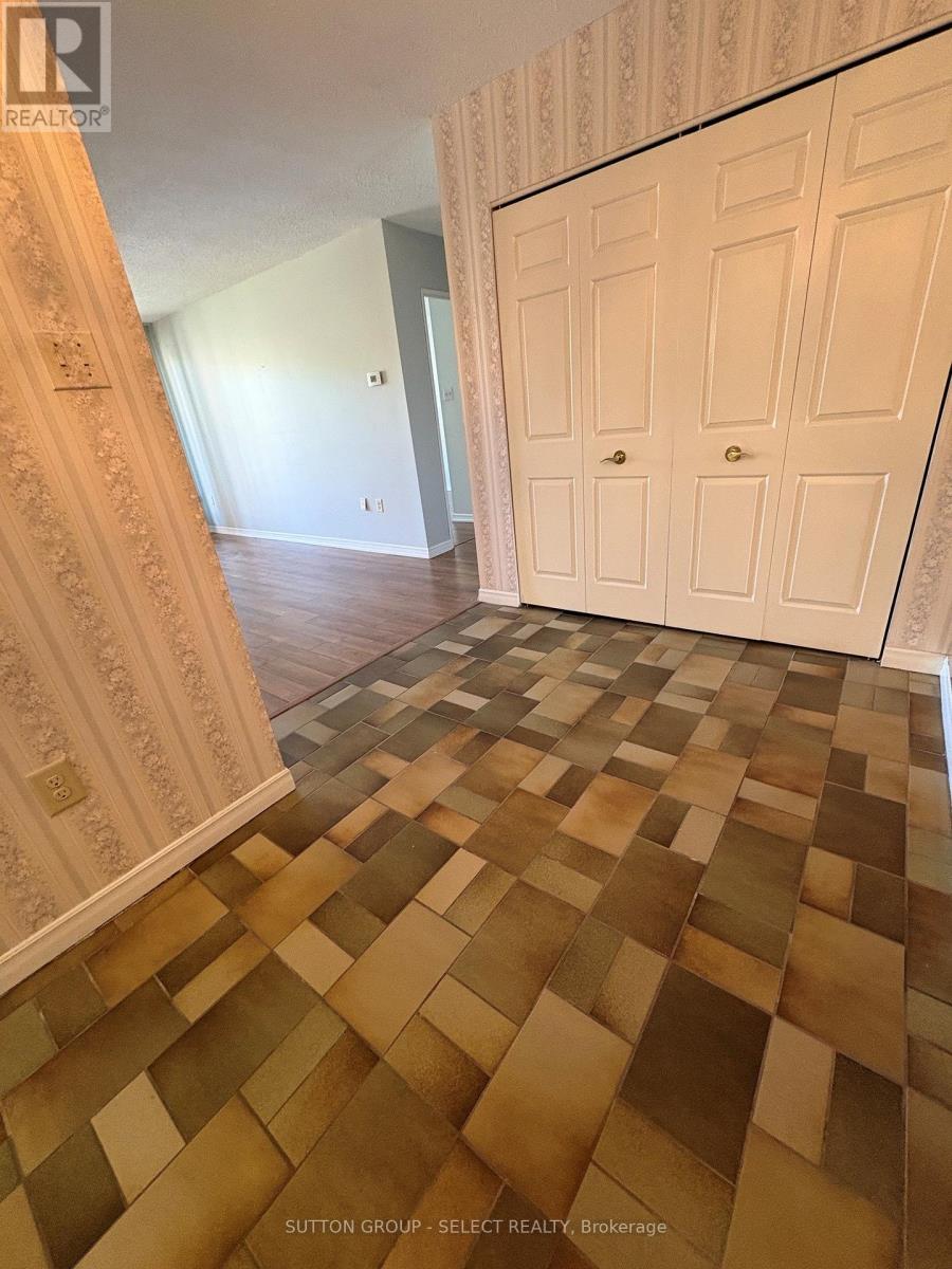 #203 200 EVERGLADE CRESCENT - 11