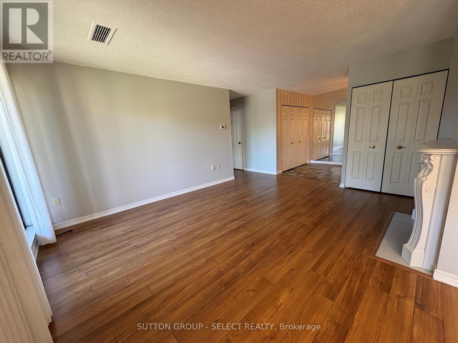 #203 200 EVERGLADE CRESCENT - 16