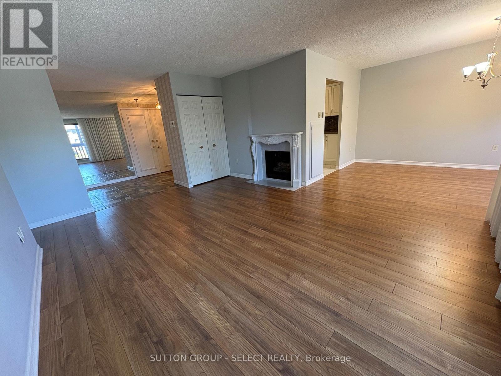 #203 200 EVERGLADE CRESCENT - 17