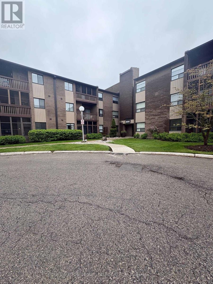 #203 200 EVERGLADE CRESCENT - Image 2