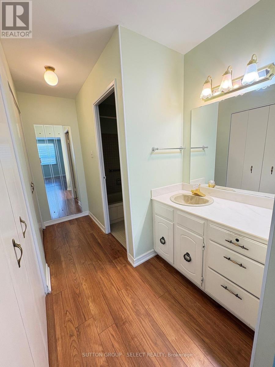 #203 200 EVERGLADE CRESCENT - 22