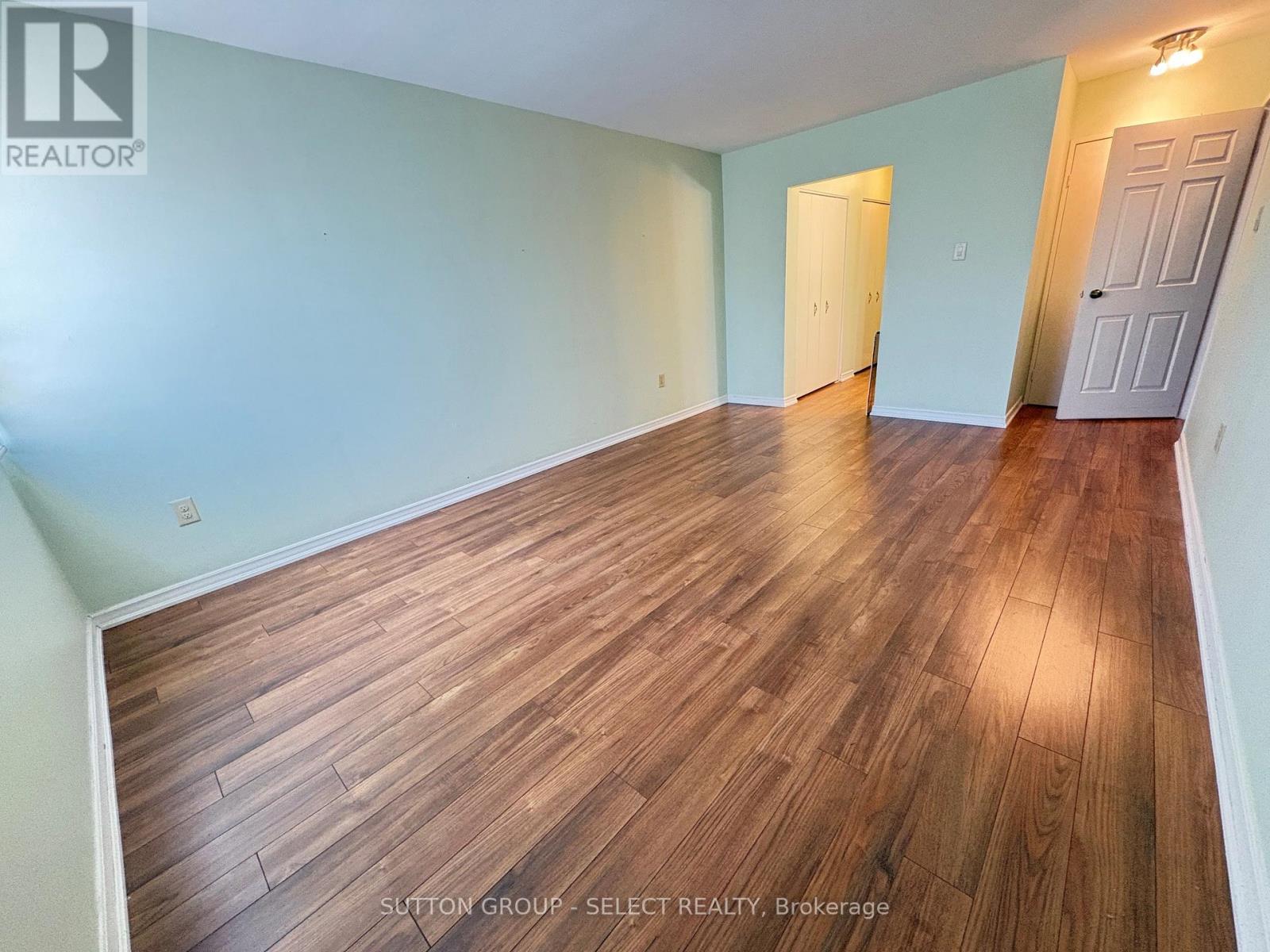 #203 200 EVERGLADE CRESCENT - 26
