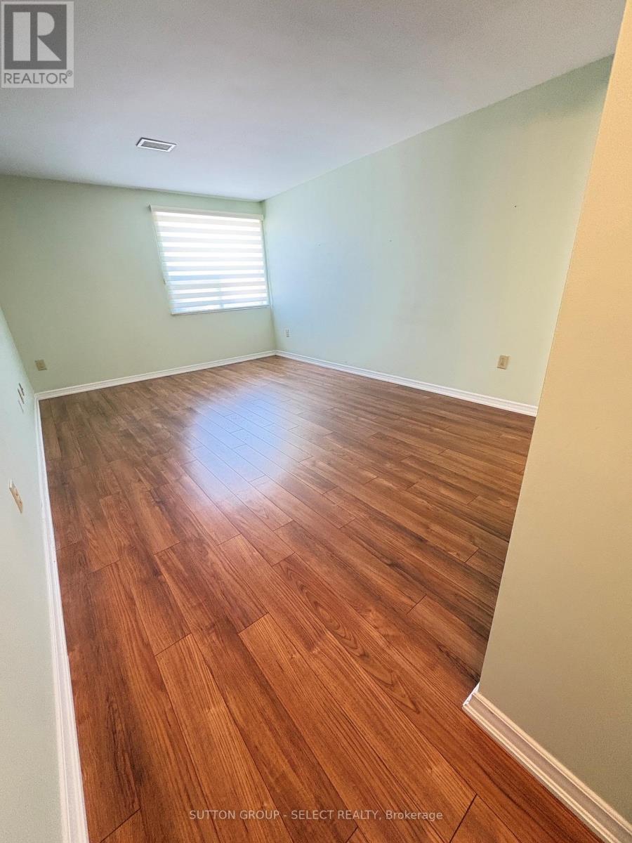 #203 200 EVERGLADE CRESCENT - 27