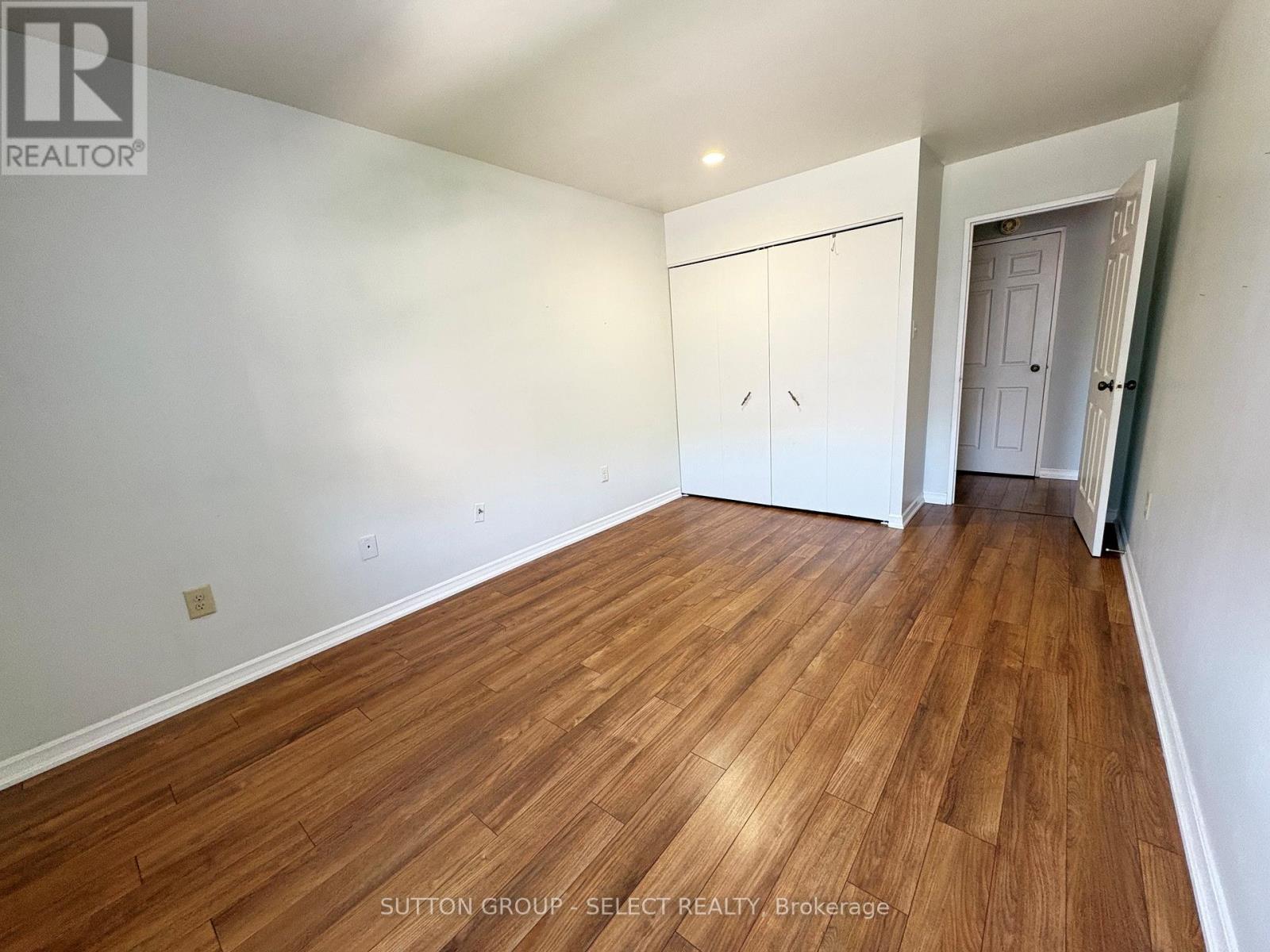 #203 200 EVERGLADE CRESCENT - 31